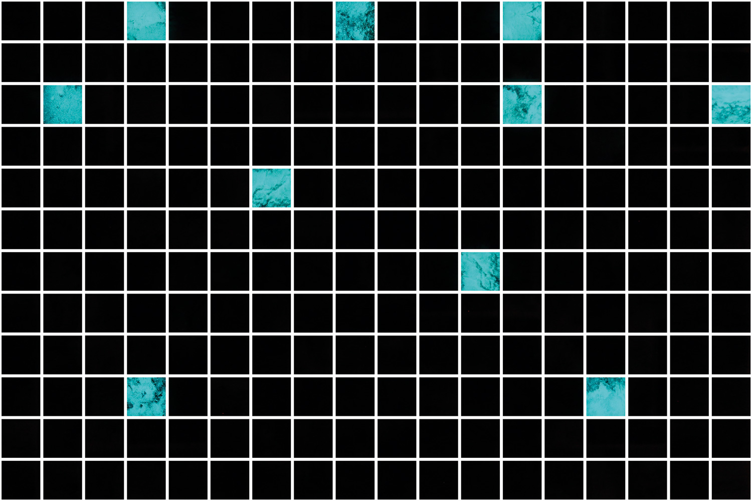 SQ Mosaic Identity Atai Lum mosaico azzurro lucido luminescente