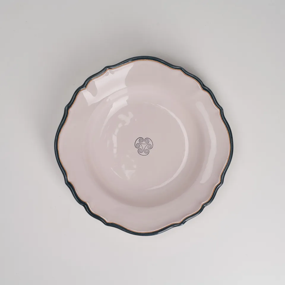 Cerasarda Arte della Tavola Monogram fondina ceramica rosa poudrè