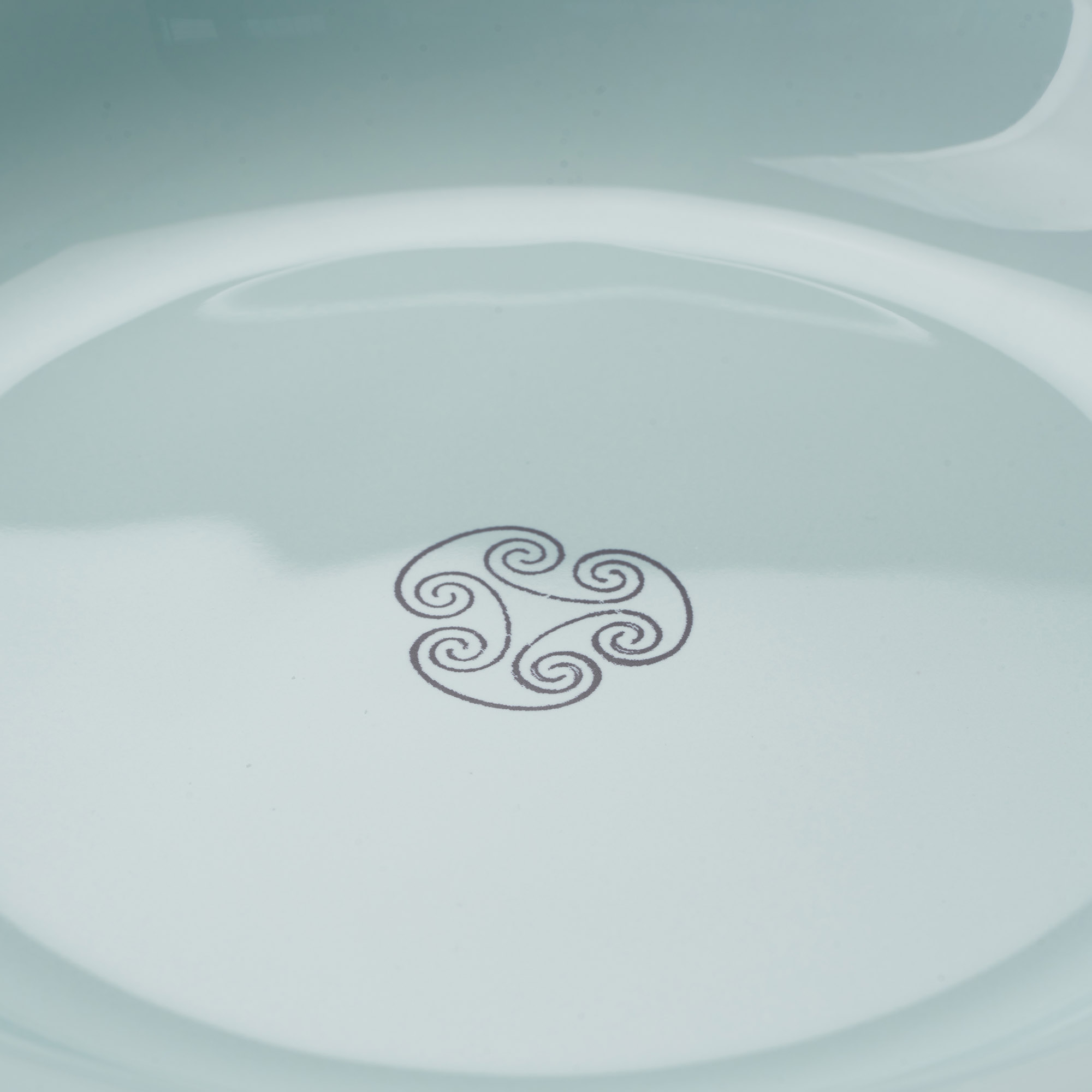 Cerasarda Arte della Tavola Fondina Monogram Celeste piatto