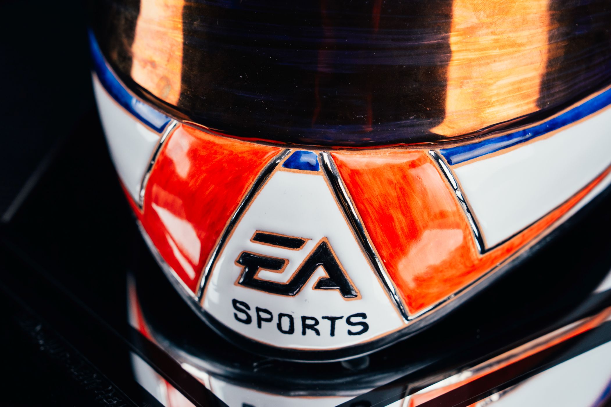 Cerasarda Art Helmets MVR casco ceramica decorativo Verstappen
