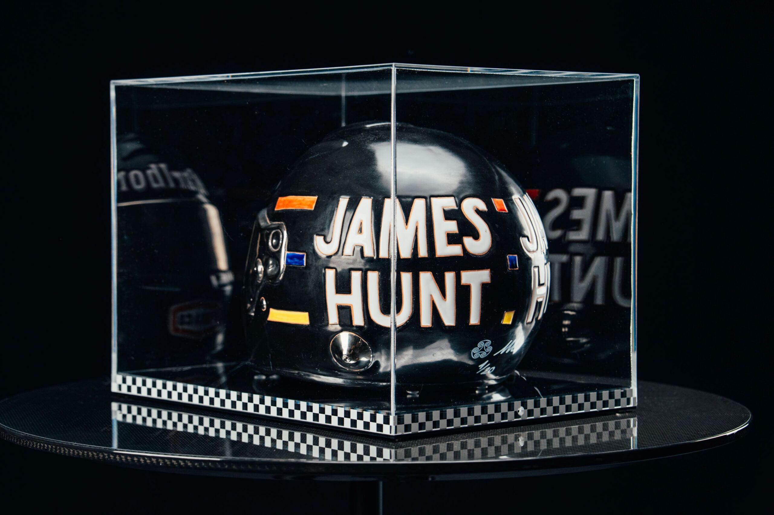Cerasarda Art Helmets x MM Helm JHN scultura ceramica