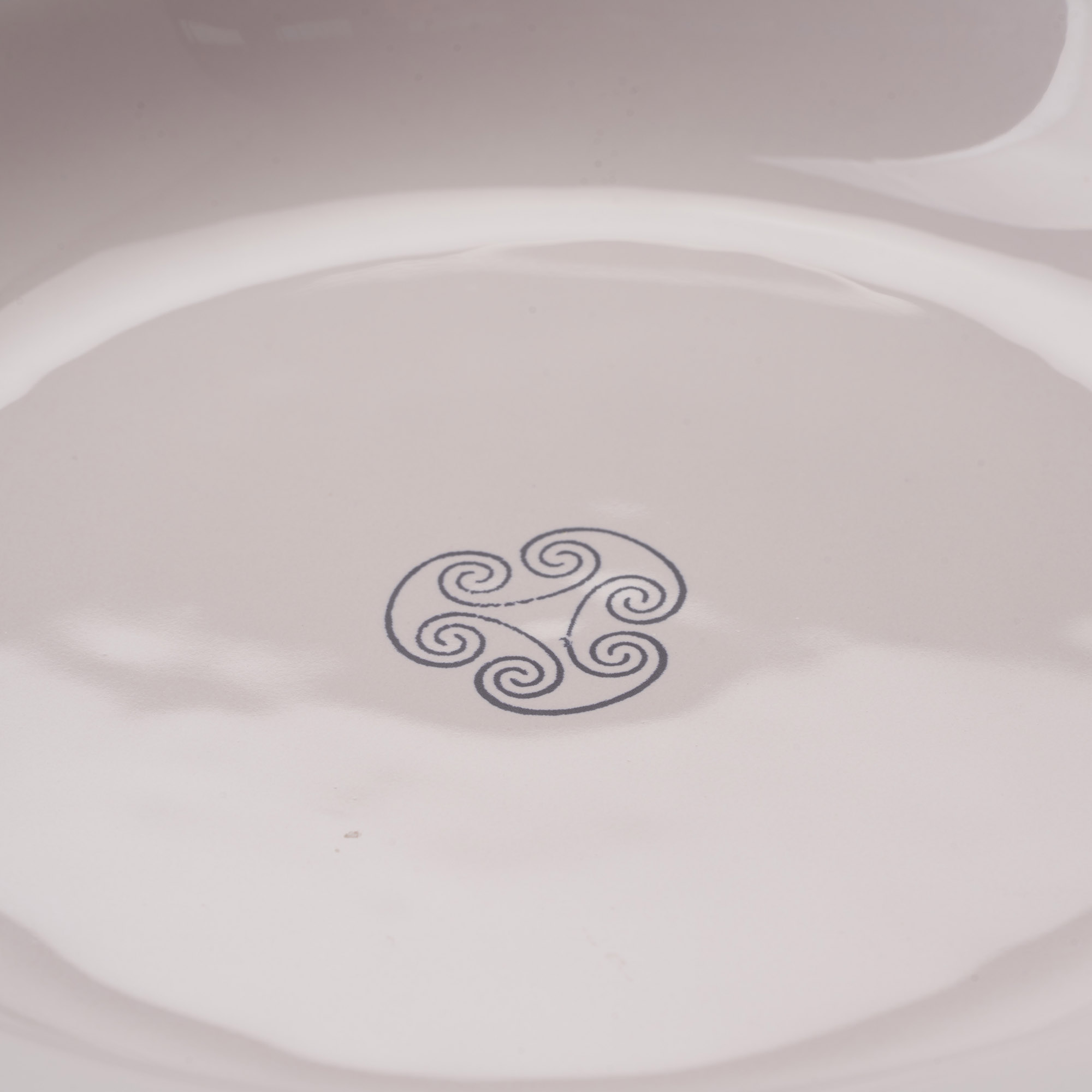 Cerasarda Arte della Tavola Monogram fondina ceramica rosa poudrè