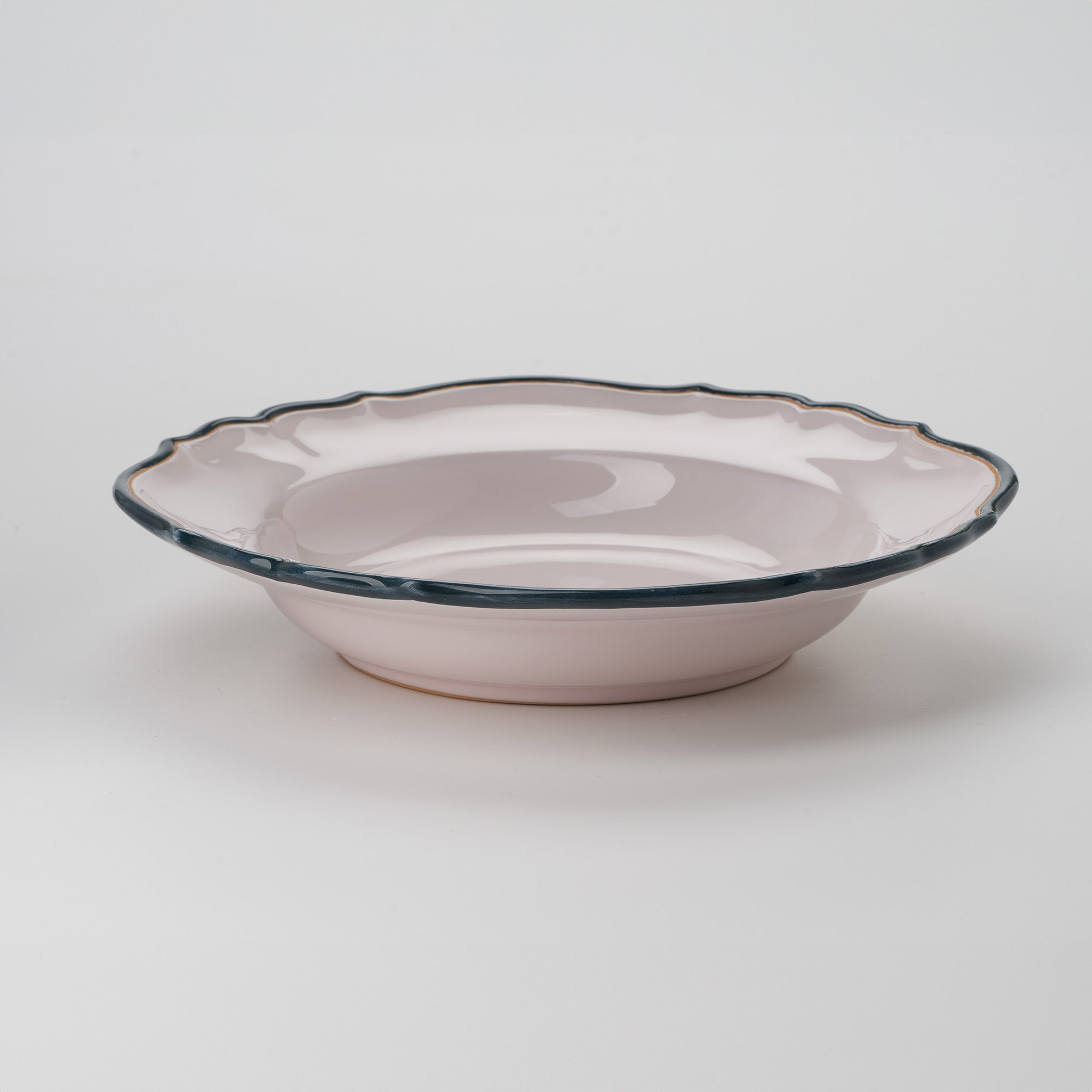 Cerasarda Arte della Tavola Monogram fondina ceramica rosa poudrè