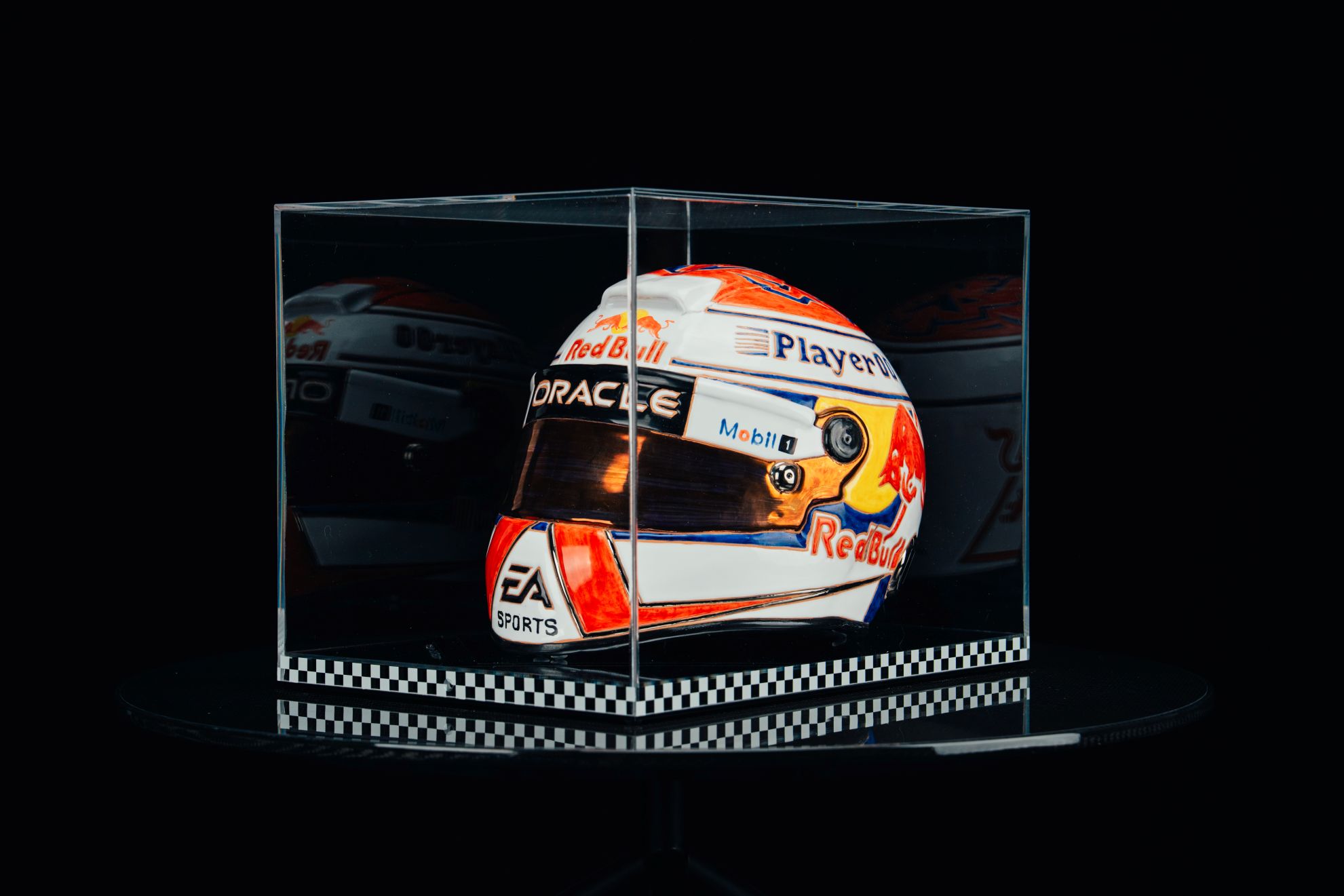Cerasarda Art Helmets MVR casco ceramica decorativo Verstappen