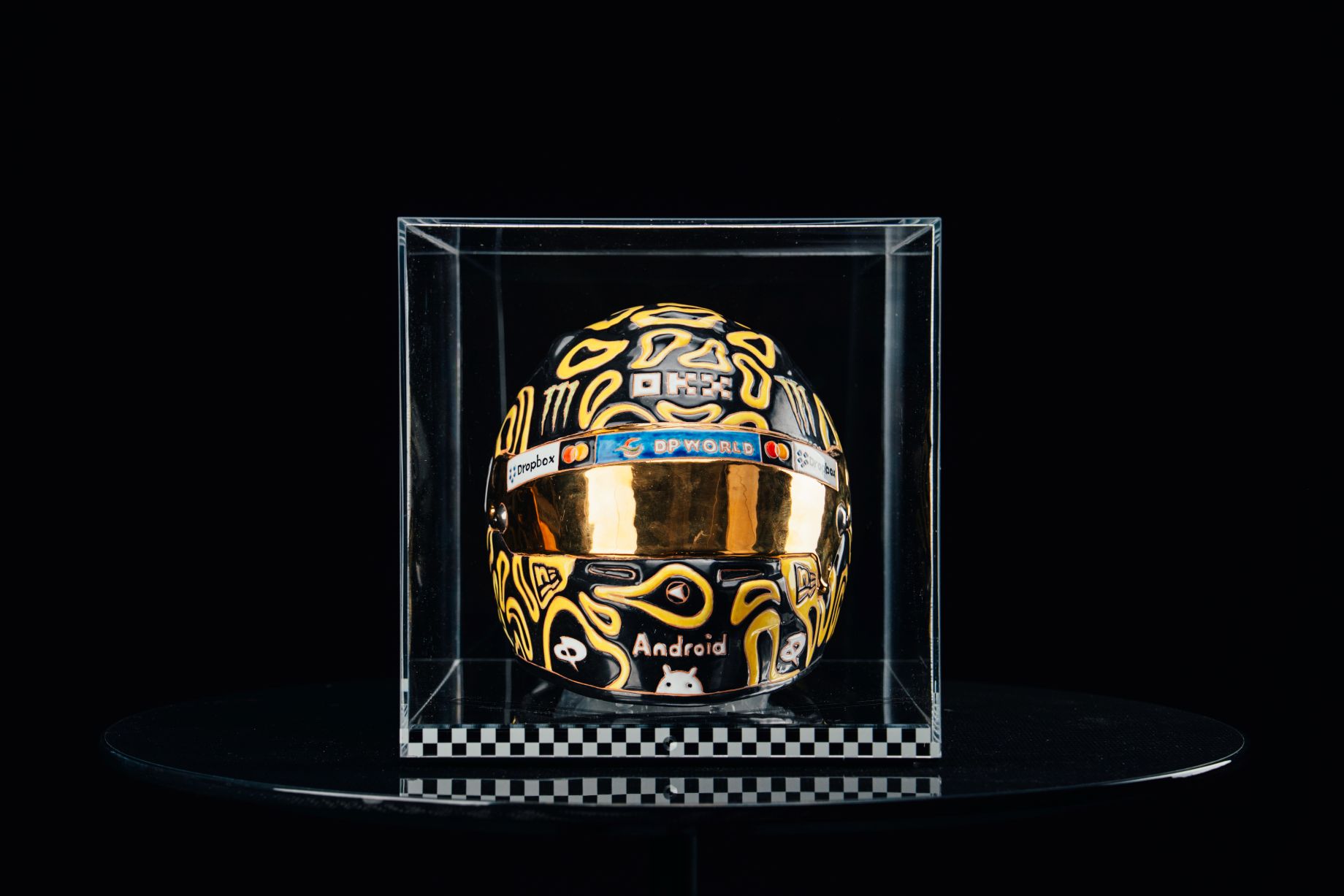 Cerasarda Helm LNR casco scultura ceramica pezzo unico