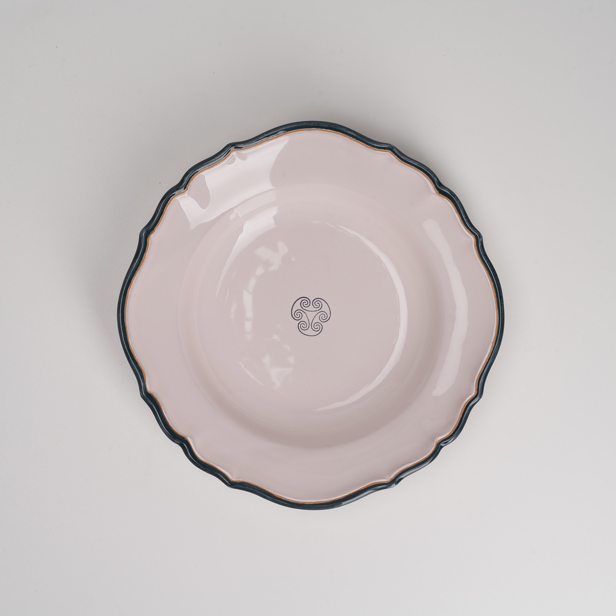 Cerasarda Arte della Tavola Monogram fondina ceramica rosa poudrè
