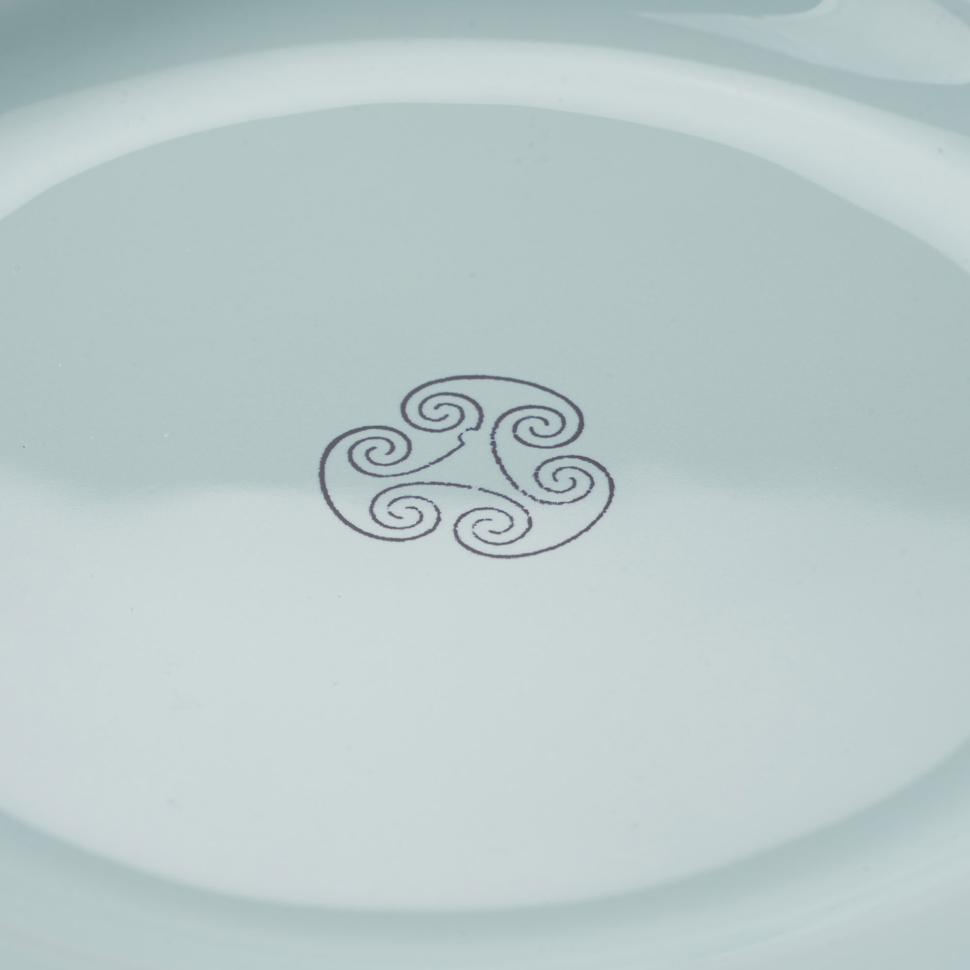 Cerasarda Arte della Tavola Piatto Dessert Monogram Celeste Velato