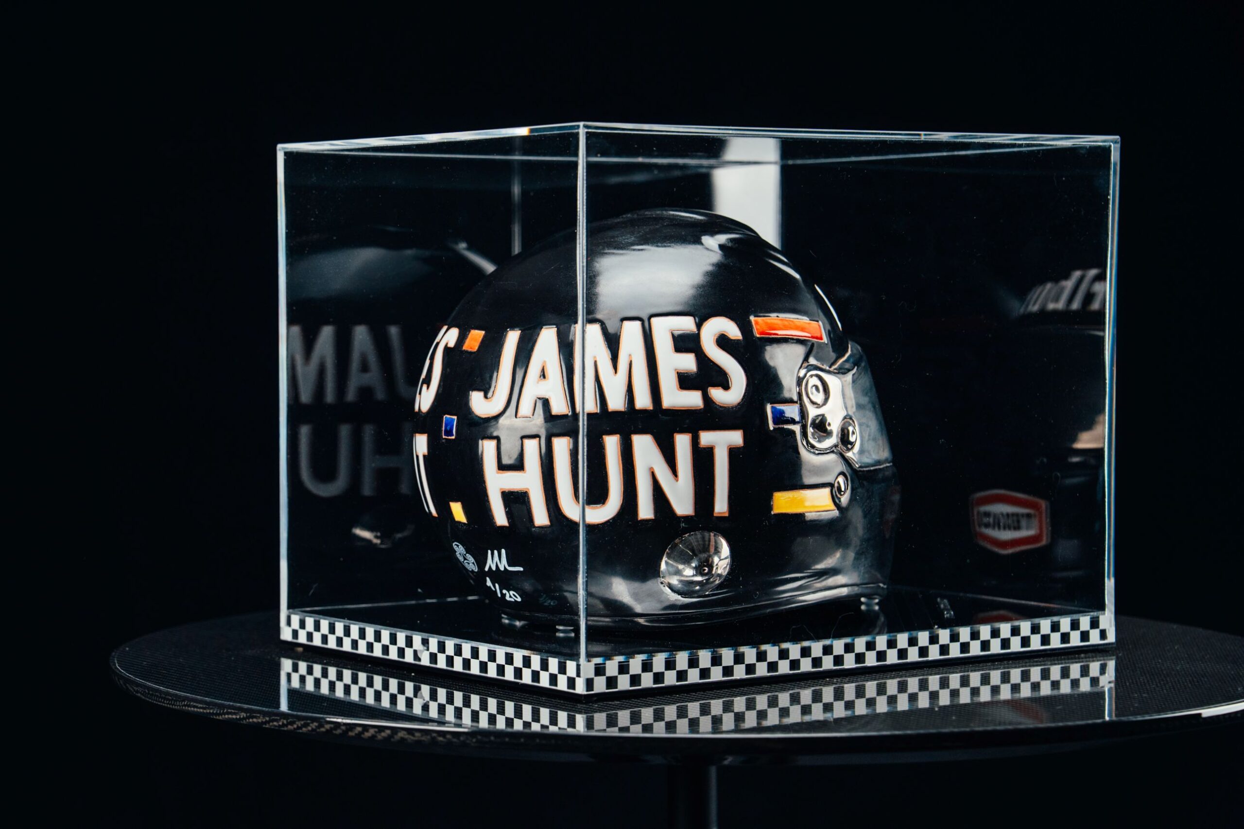 Cerasarda Art Helmets x MM Helm JHN scultura ceramica