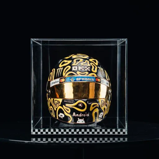 Cerasarda Helm LNR casco scultura ceramica pezzo unico