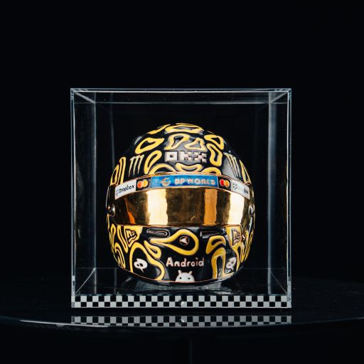 Cerasarda Helm LNR casco scultura ceramica pezzo unico